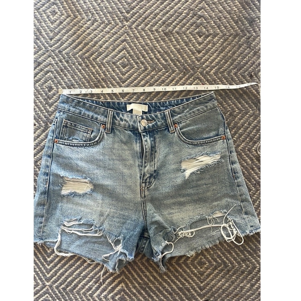 H&M DISTRESSED HIGH WAISTED SHORTS